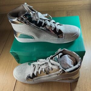 NEW Lauren Lorraine Silver Skippy Sneakers Size 9 New with Box